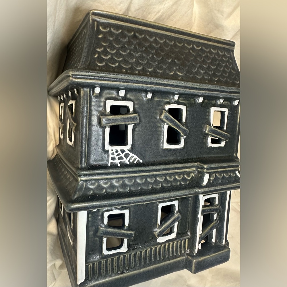 🩶 👻Pottery Barn Ceramic Haunted House - Dark Gray Medium🩶👻 - Picture 11 of 11